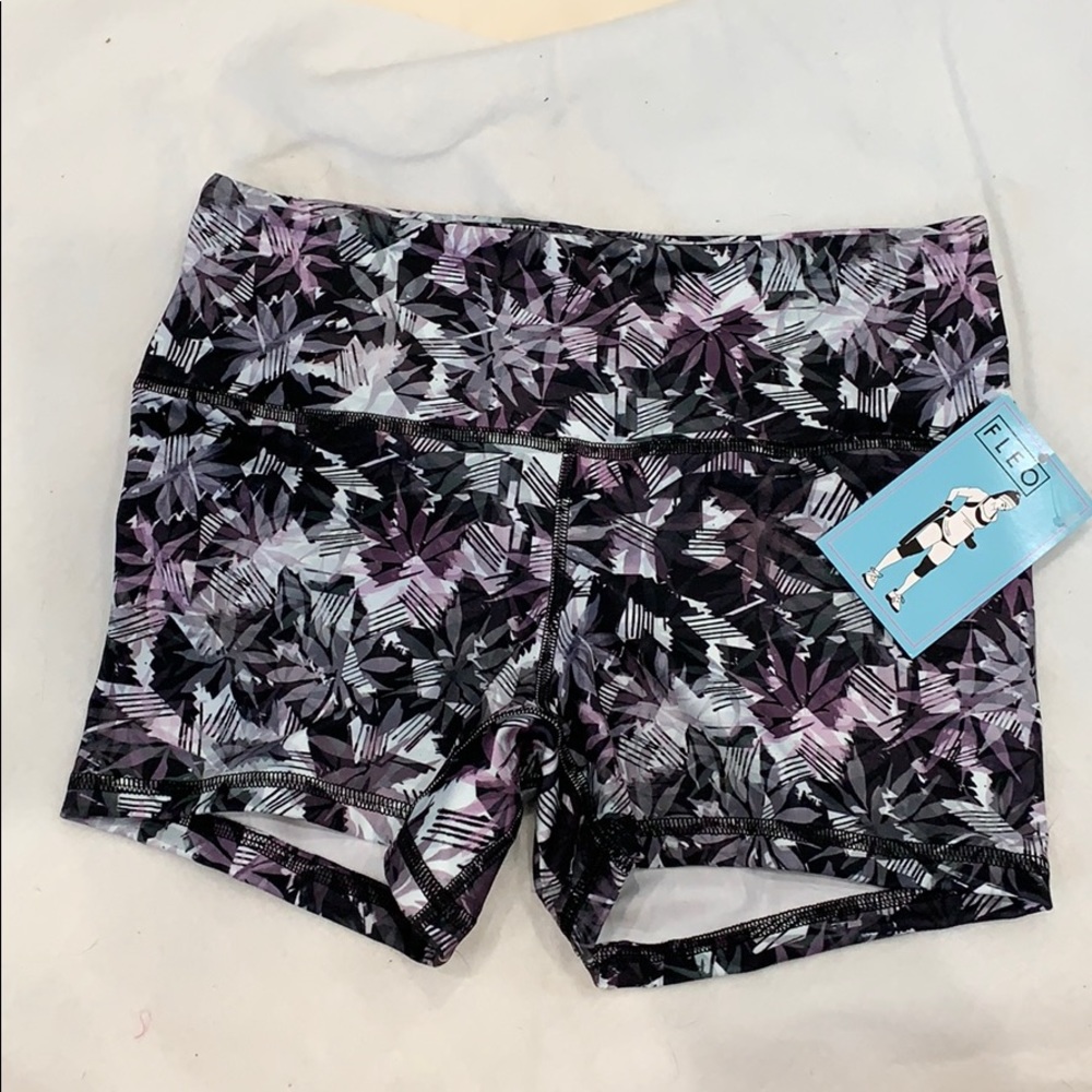 NWT Fleo High Waist 3.25” leg